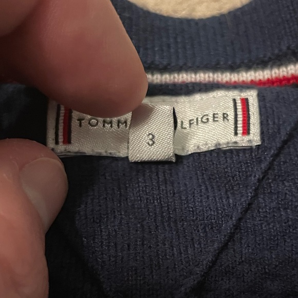 Toddler Tommy Hilfiger button up sweater! - Picture 4 of 6